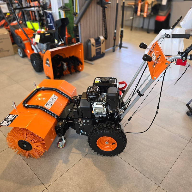 Odśnieżarka spalinowa Oleo-Mac + zamiatarka PKM80EK  - sklep Tarnobrzeg