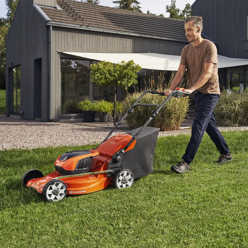 Kosiarka akumulatorowa Husqvarna LC142iS 2x bateria + ładowarka (970541903)