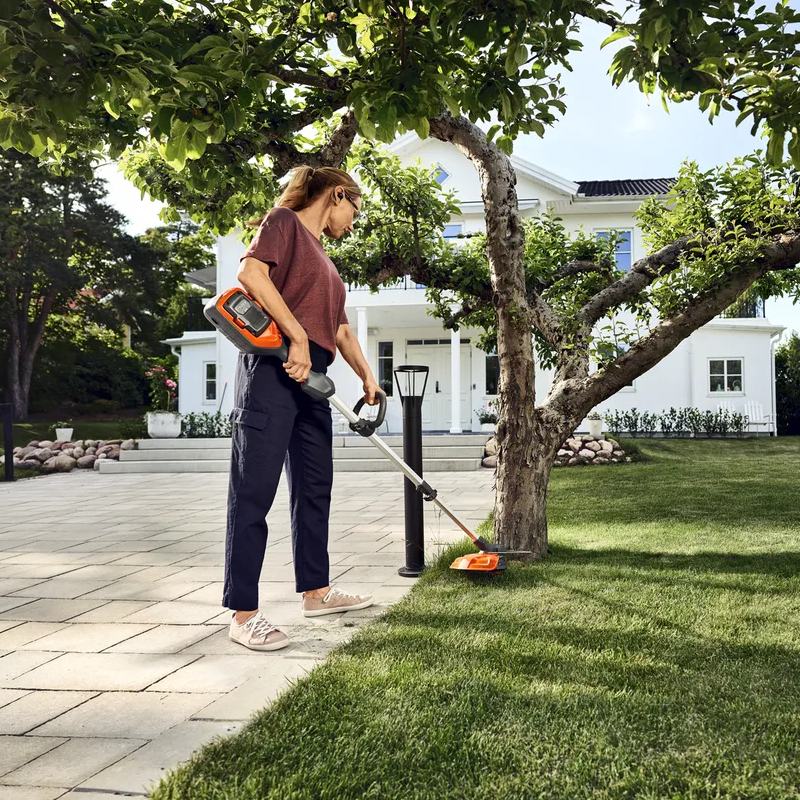 Kosa akumulatorowa Husqvarna 215iL z ładowarką i akumulatorem (970536003)