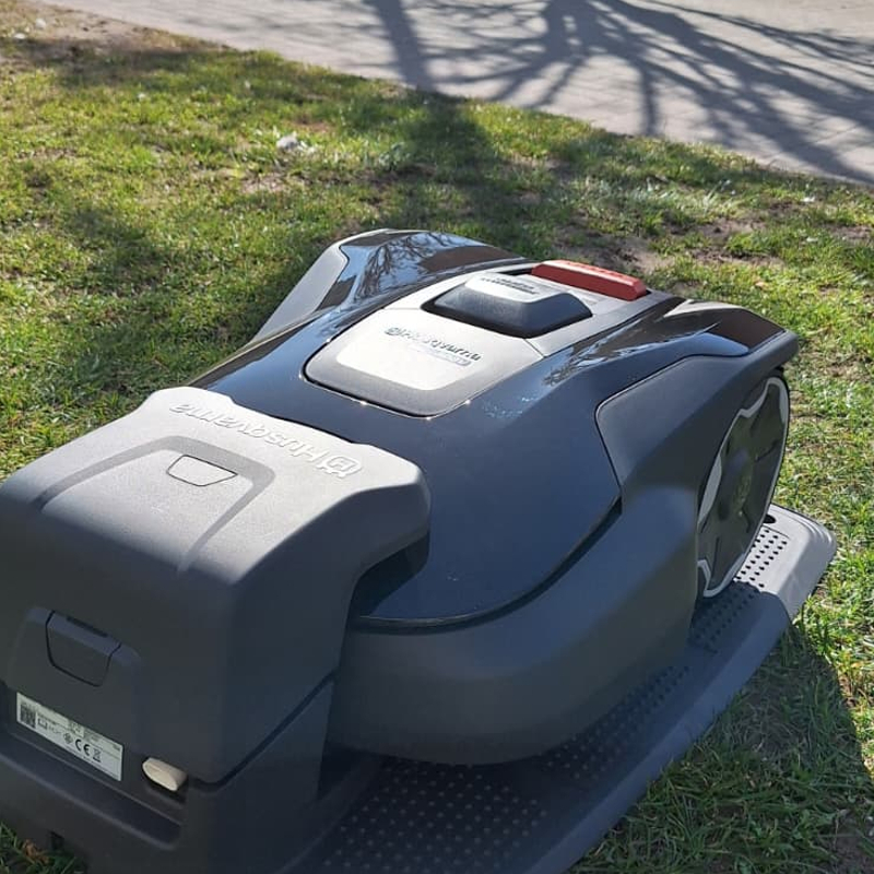 Robot bez pętli z kamerą AI Husqvarna