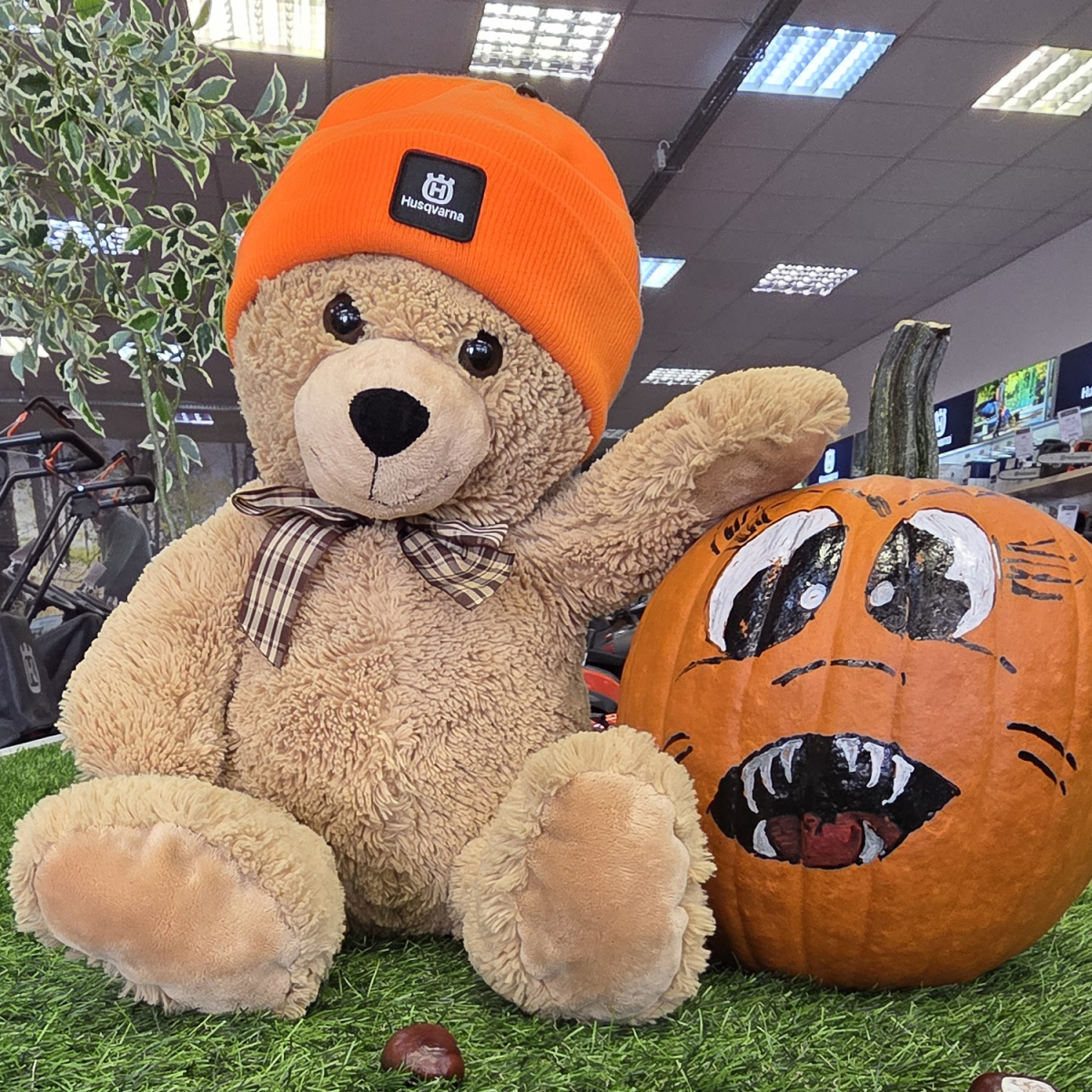 Czapka z napisem Husqvarna merino 100%